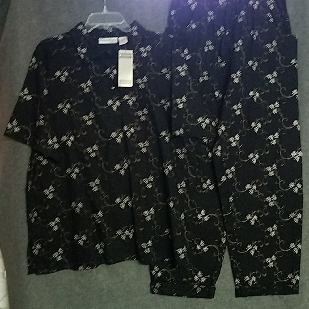 Short sleeve top & matching long pants.